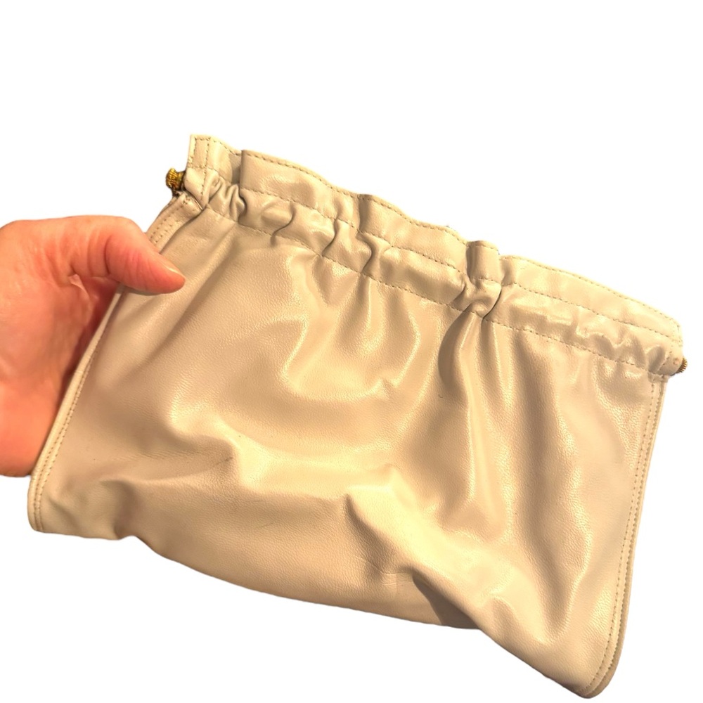 Elegant Vintage 1960s Cream Leather Kiss lock Clutch shoulder bag gold hardware